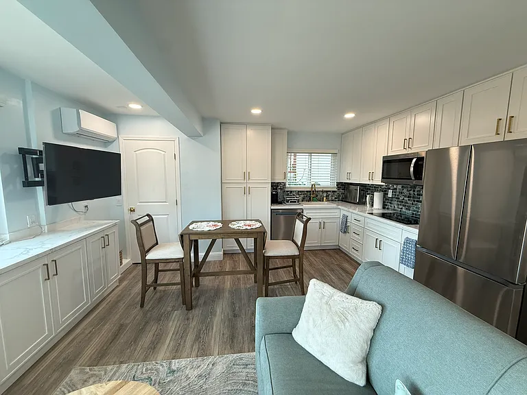 108 Erna Way #A — Photo 4