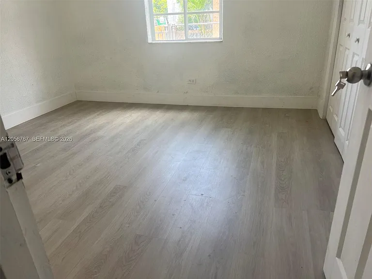 1326 SW 6th St #10 — Photo 8