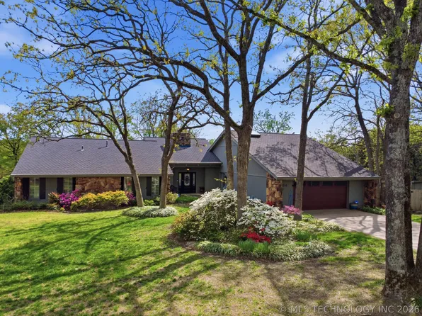 1610 Country Club Dr, Okmulgee, OK 74447