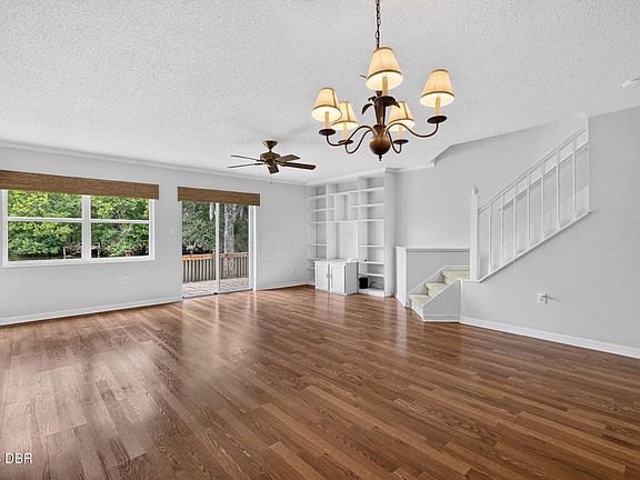 3rd image of 525 Lakebridge Dr