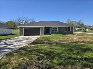 107 N College St, Marionville, MO 65705