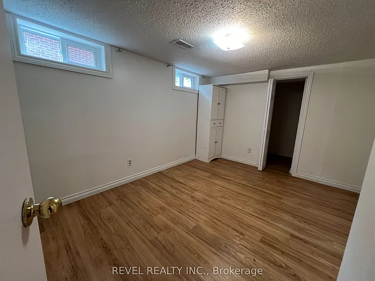 9 Collingwood St #LOWER — Photo 2