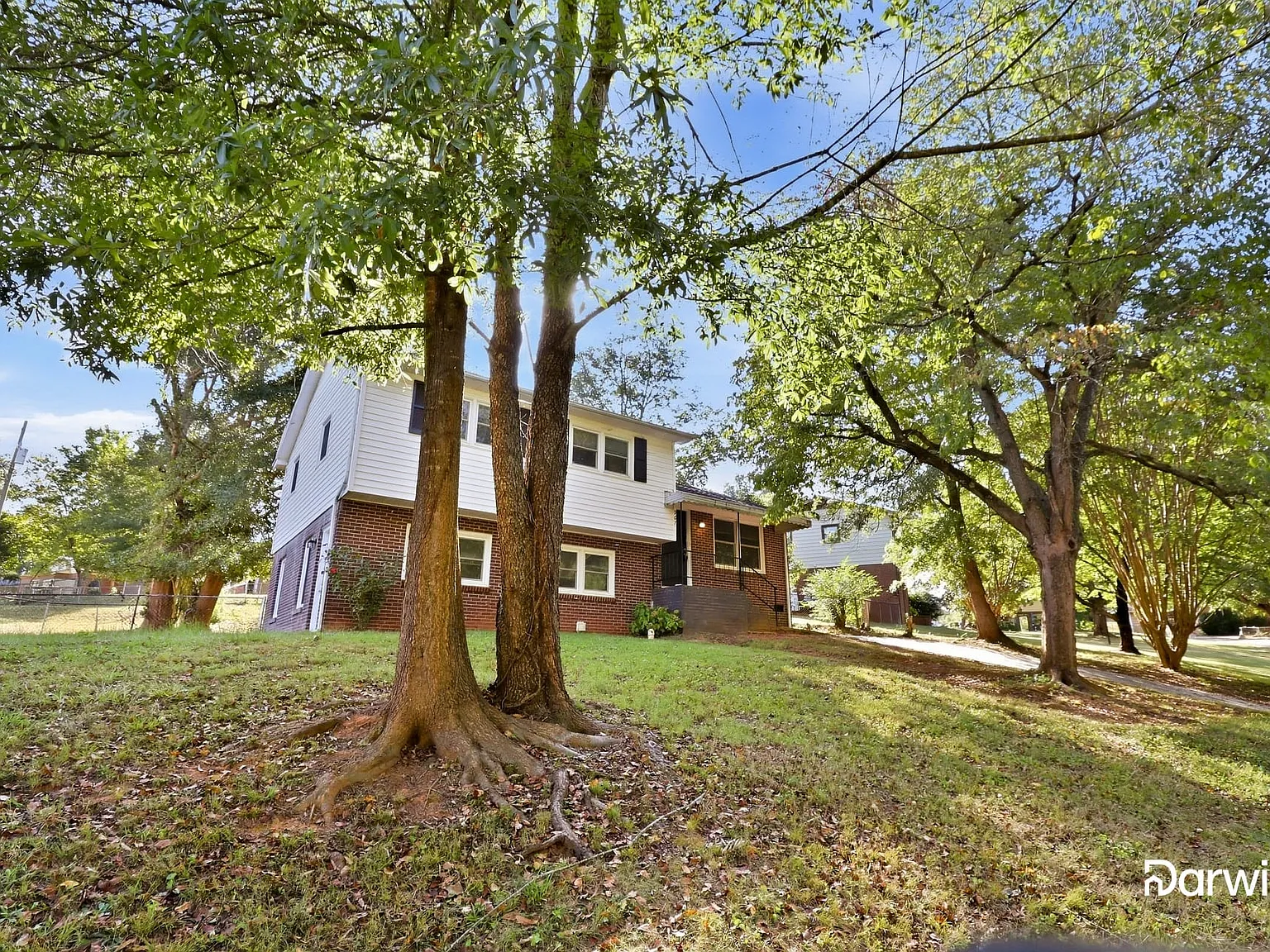 3 bed, 1.5 bath, 1452 sqft, $1,735 — Photo 2
