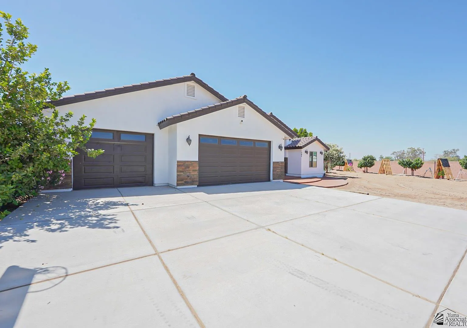 4 bed, 2.0 bath, 1686 sqft, $3,800 — Photo 2