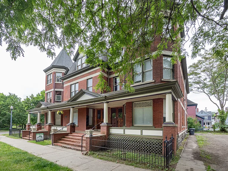 105 W Dutton St #D — Photo 14