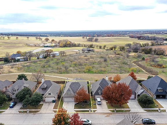 2nd image of 312 Spring Run Dr