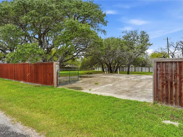 127 Sunset Dr, Ingleside, TX 78362