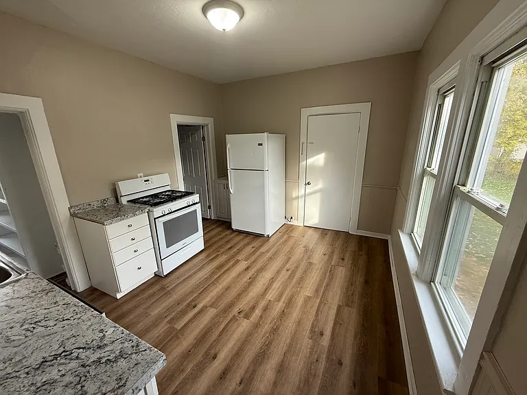 1414 Central St — Photo 4