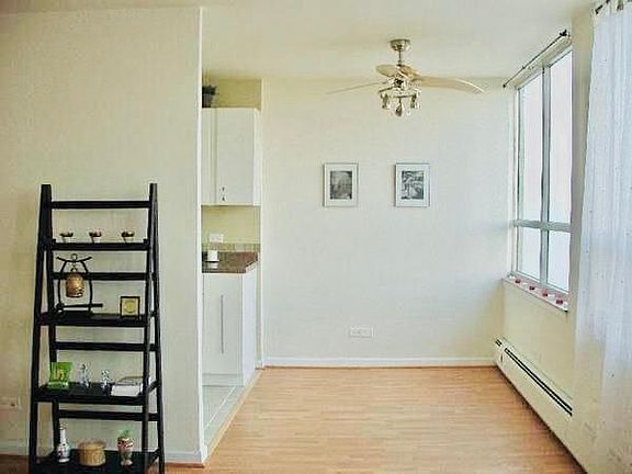 4th image of 6171 N Sheridan Rd #27