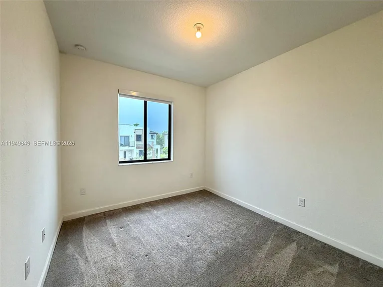 21050 NE 8th Ave — Photo 21