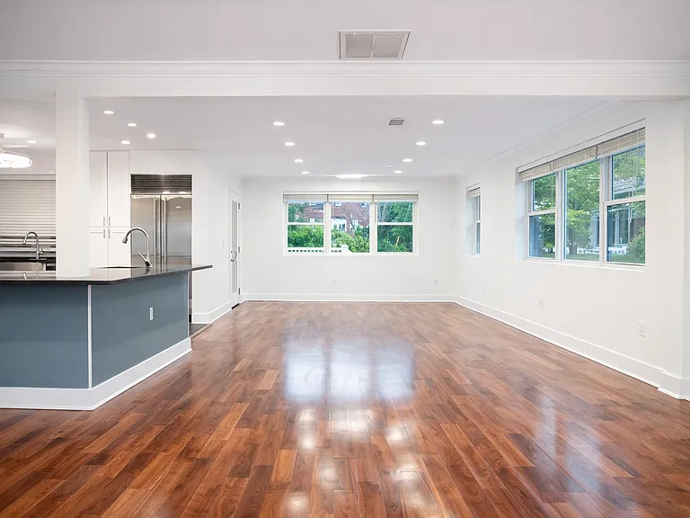 1633 Kalmia Rd NW #1 — Photo 5
