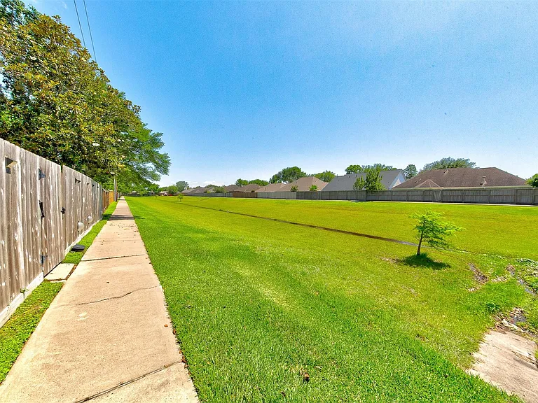 402 Live Oak Ln — Photo 33