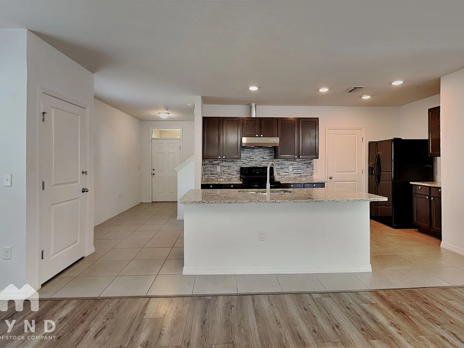 4 bed, 3.0 bath, 2328 sqft, $2,475 — Photo 2