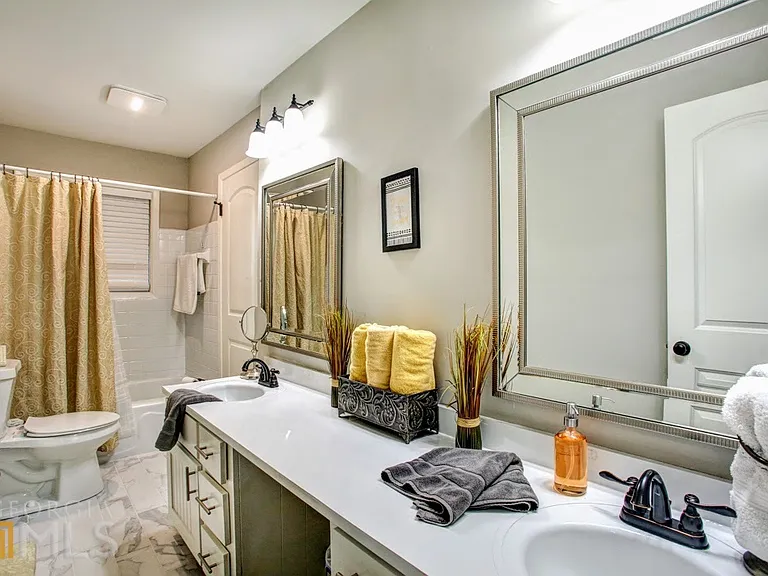 83 Kathryn Dr — Photo 9