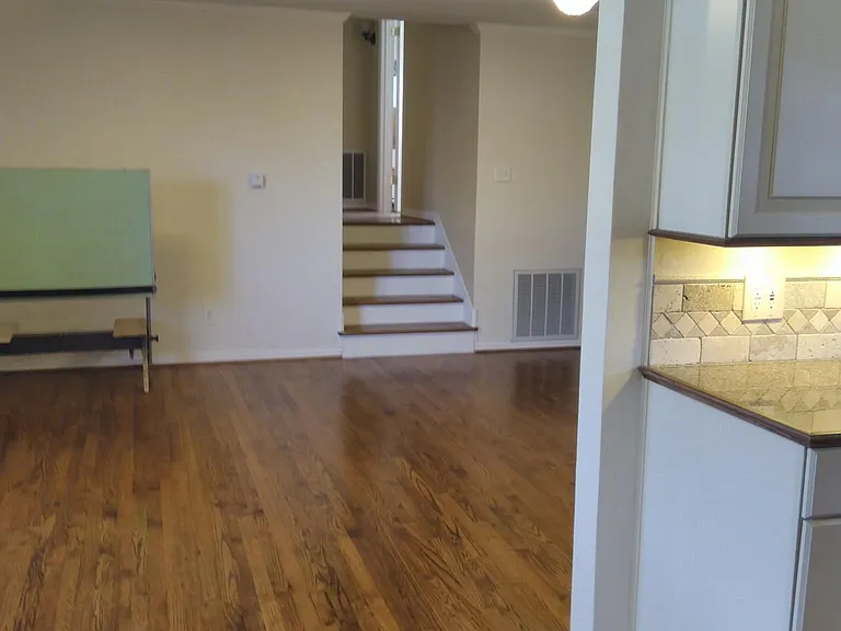 9829 Estate Ln — Photo 8
