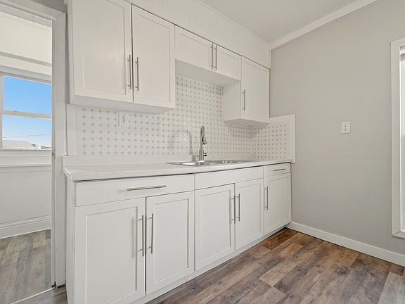 3rd image of 208 E Barker Ave #2