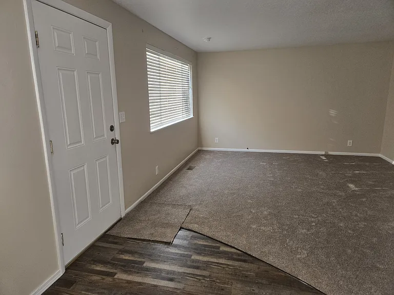 209 Erickson Ave — Photo 2