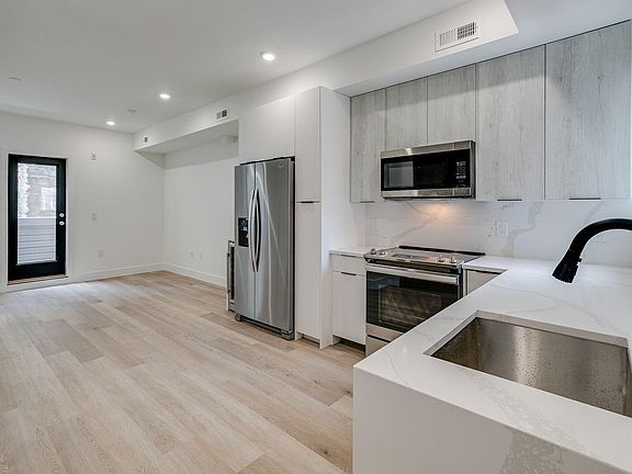 3rd image of 930 N 2nd St Floor 1
