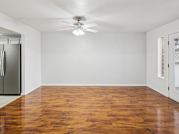 4th image of 930 Shady Creek Ln