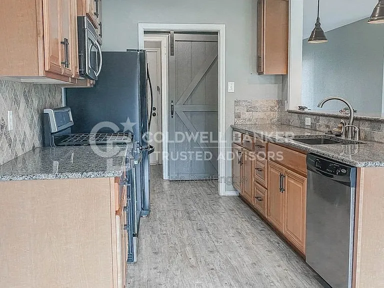 2609 74th Pl — Photo 7