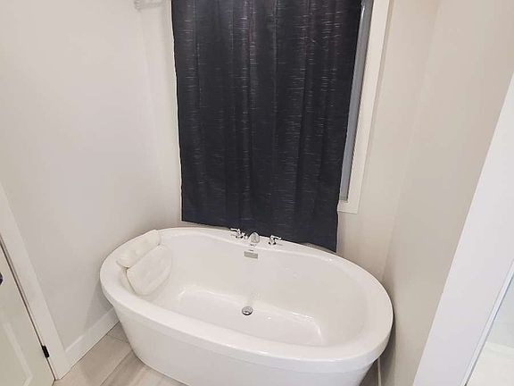 5th image of 44 Kelly Dr