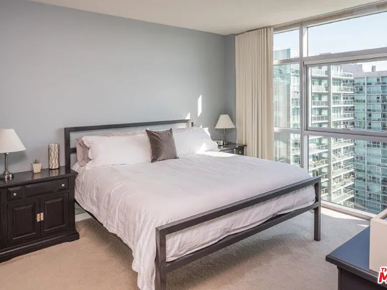 13700 Marina Pointe Dr #1725 — Photo 7
