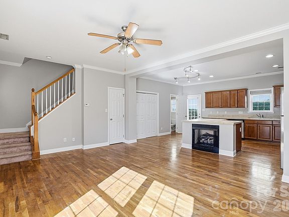 3rd image of 4322 Laurel Hill Ln