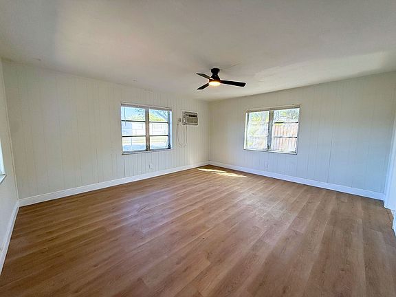 2nd image of 300 NE 4th St APT 8