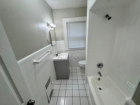 4th image of 148-150 Norwood St #1L