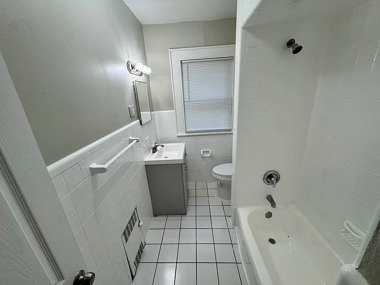 148-150 Norwood St #1L — Photo 4