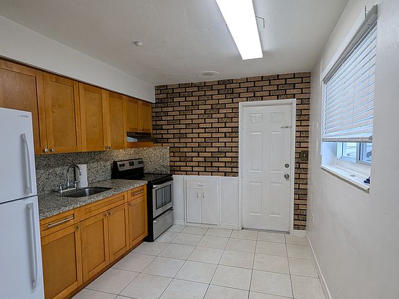 3rd image of 3437 SW 89th Ave