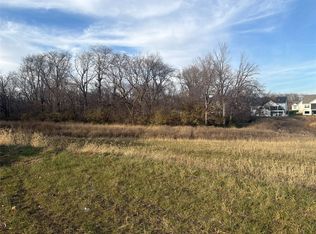 17543 N Valley Dr, Urbandale, IA 50322