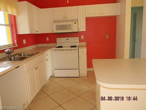 4th image of 825 SE 5th Ct