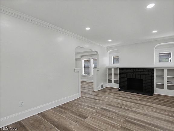 5th image of 10316 Way Ave