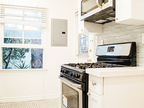 4th image of 2318 6th St APT 3