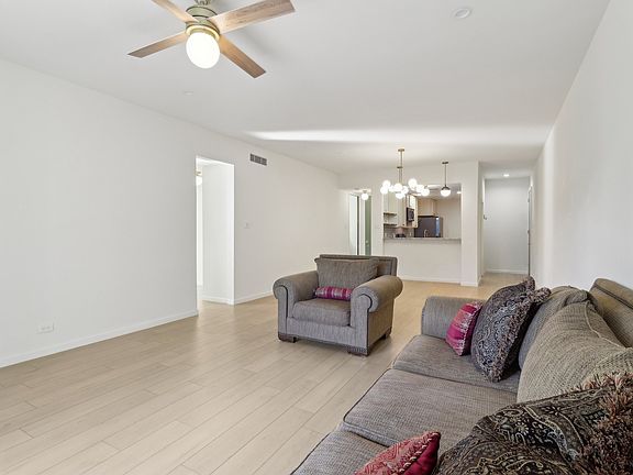 4th image of 7709 Broadway #B