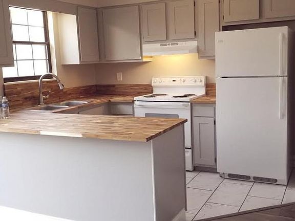 3rd image of 9113 Cedarpark Ln APT C