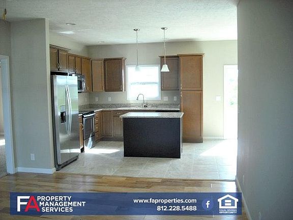 4th image of 3582 Arbor Creek Dr