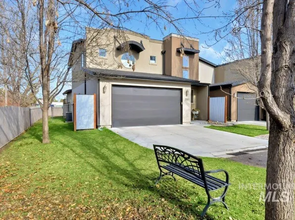 320 E Thurman Mill Ln, Garden City, ID 83714