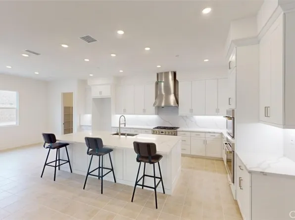 1073 W Juniper Dr, Glendora, CA 91741