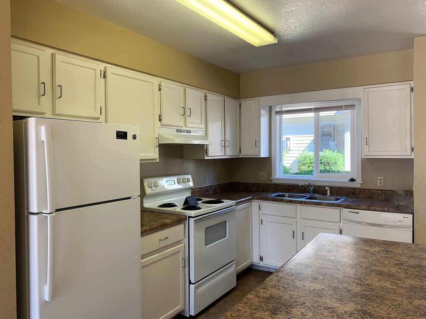 Apply Now - 1242 Stetson 22 — Photo 3