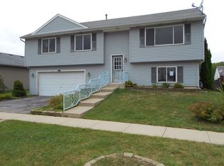 801 Joanne Ln, Harvard, IL 60033