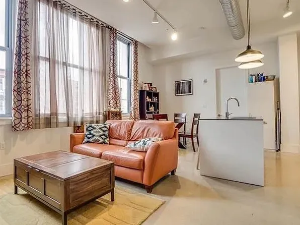 8 Erie Street image 1 of 14