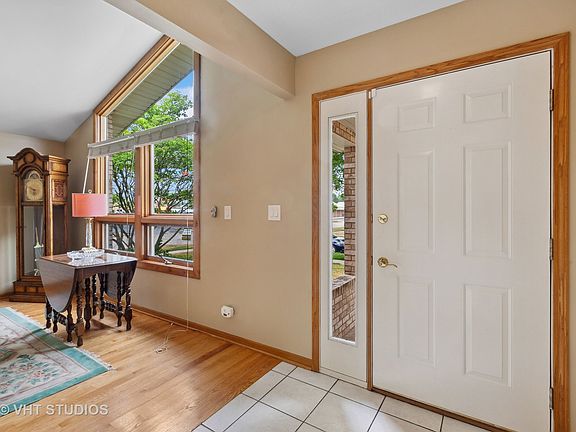 3rd image of 155 Washington Ct