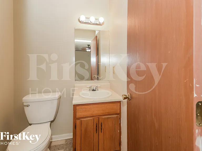 5691 Dobbs Ferry Dr — Photo 9