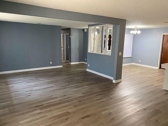 5th image of 3036 W Whitendale Ave