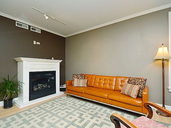 4th image of 5230 N Kenmore Ave APT 2C