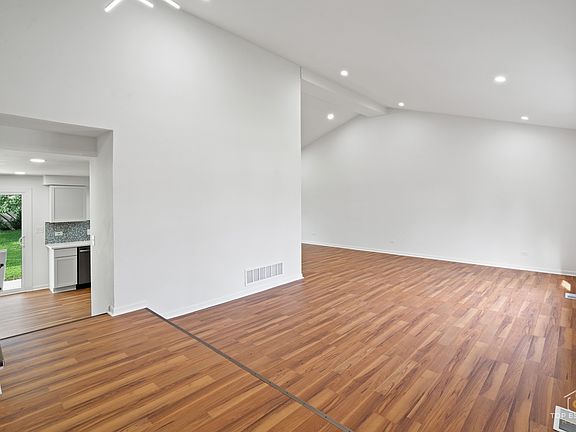 5th image of 4930 187th St