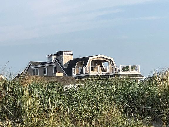 4th image of 2721 Wesley Ave