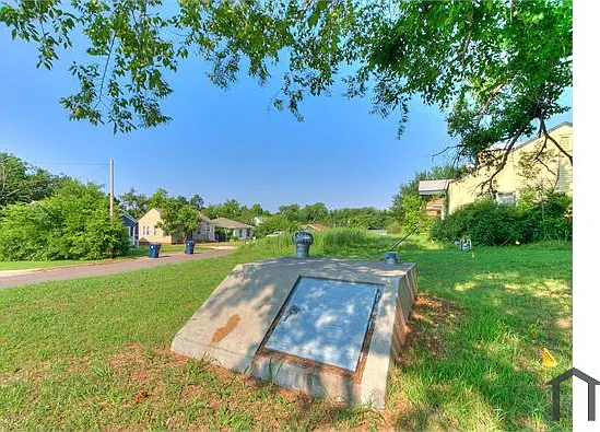 1501 NE Grand Blvd — Photo 9